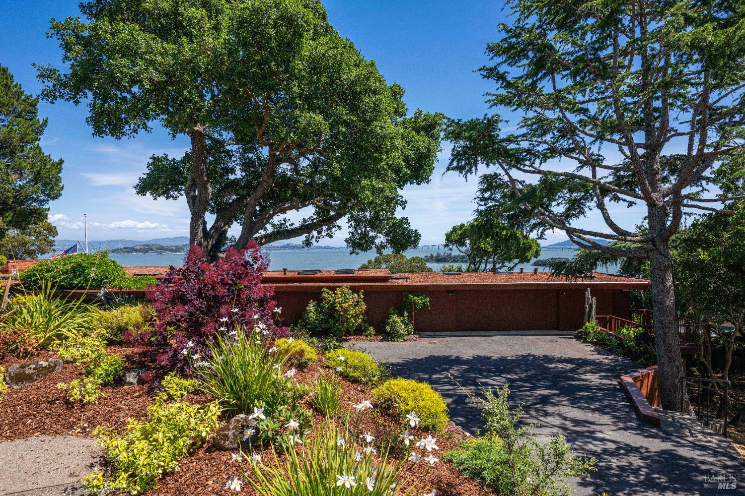 Detail Gallery Image 14 of 83 For 125 Bayview Dr, San Rafael,  CA 94901 - 2 Beds | 3/1 Baths