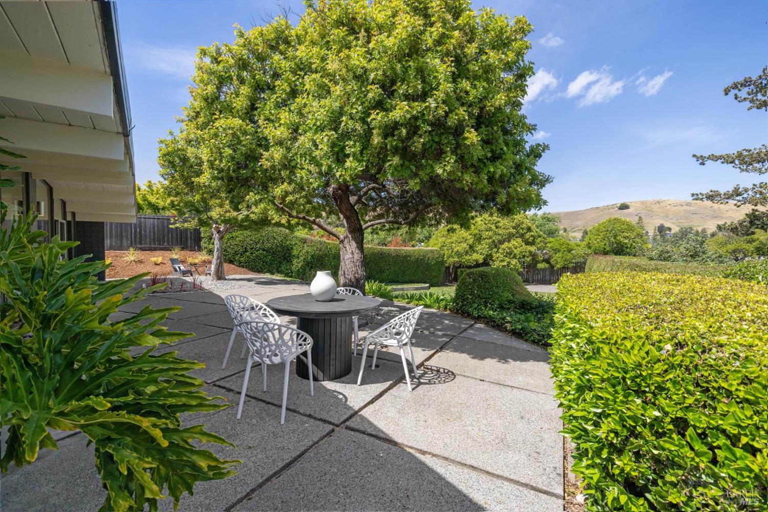 Detail Gallery Image 26 of 57 For 708 Birchwood Ct, San Rafael,  CA 94903 - 5 Beds | 3 Baths