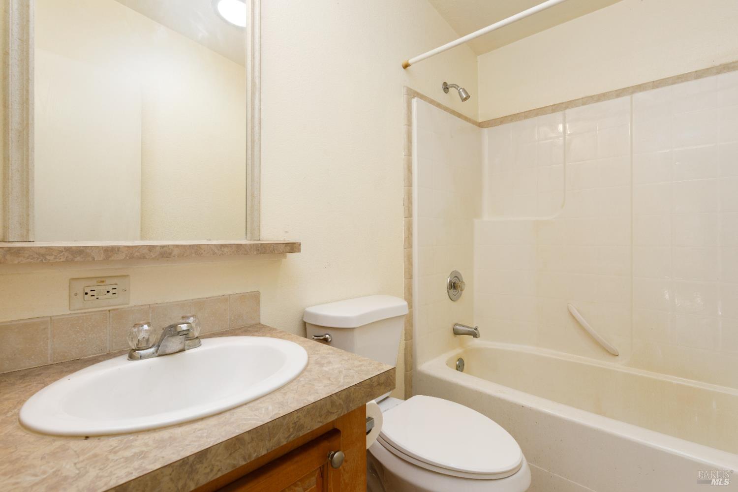 Detail Gallery Image 21 of 56 For 1409 W State Highway 20 Hwy, Upper Lake,  CA 95485 - 3 Beds | 2 Baths