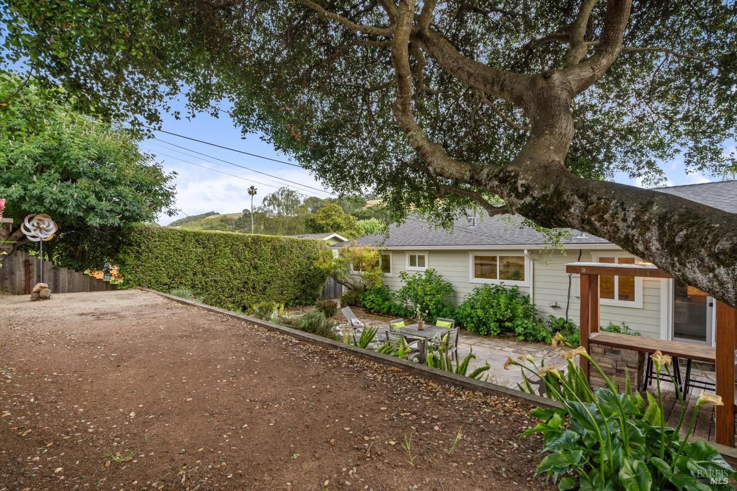 Detail Gallery Image 31 of 56 For 2700 Center Rd, Novato,  CA 94947 - 4 Beds | 3 Baths