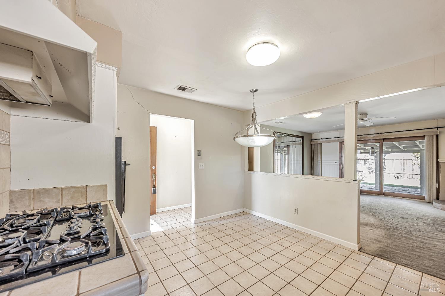 Detail Gallery Image 9 of 44 For 2711 Iroquois St, Santa Rosa,  CA 95403 - 3 Beds | 2 Baths