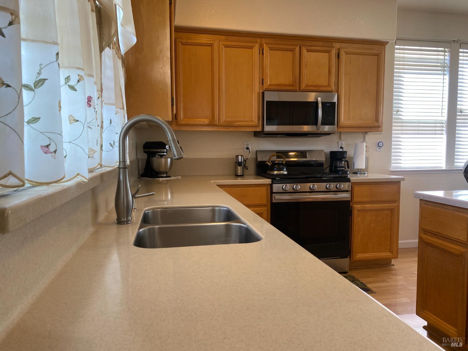 Detail Gallery Image 8 of 43 For 2695 Arbor Grove Ln, Santa Rosa,  CA 95407 - 4 Beds | 2/1 Baths