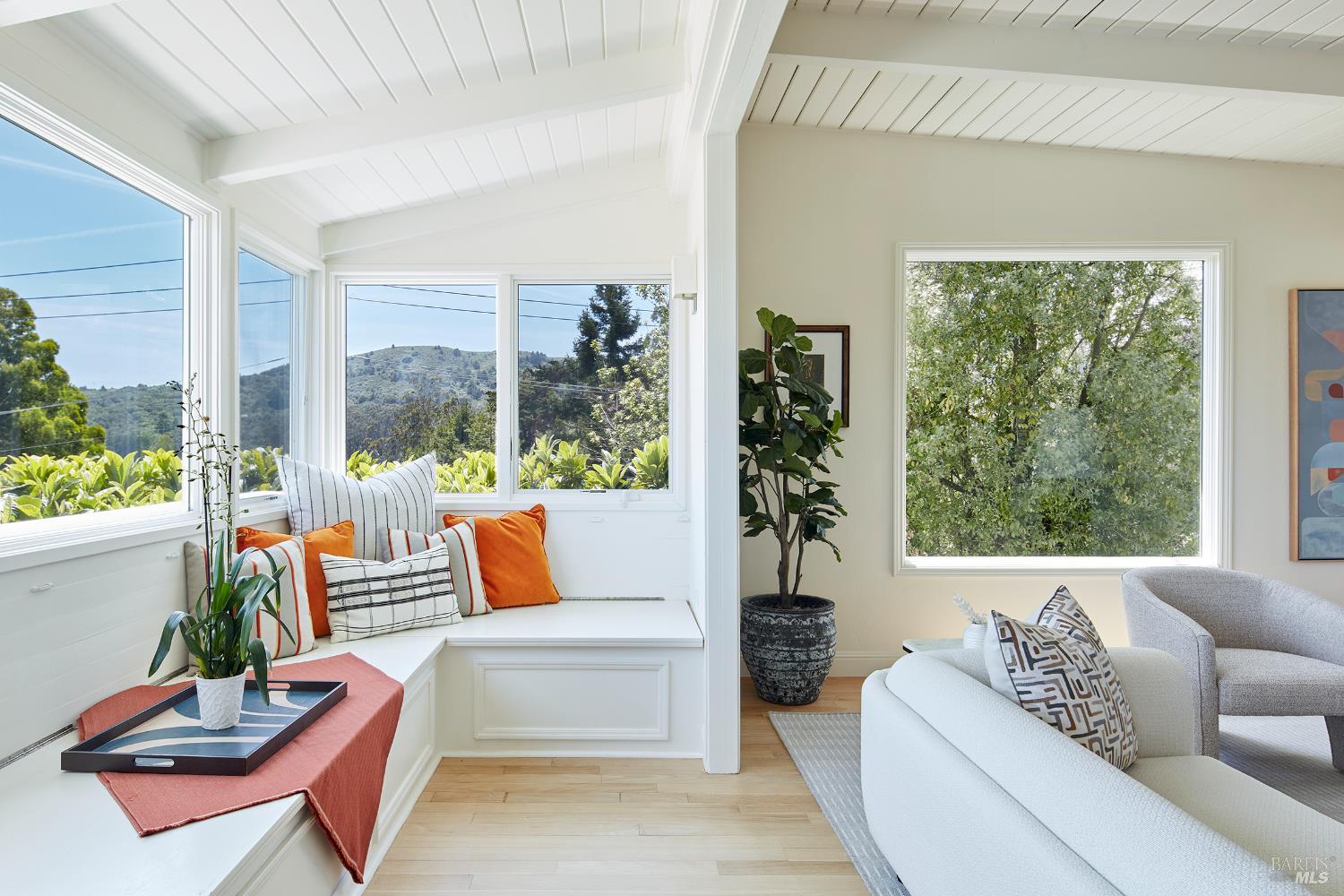Detail Gallery Image 2 of 42 For 64 Edgewood Ave, Mill Valley,  CA 94941 - 3 Beds | 2 Baths