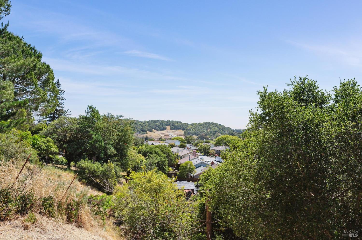 Detail Gallery Image 30 of 31 For 83 Twelveoak Hill Dr, San Rafael,  CA 94903 - 3 Beds | 2 Baths