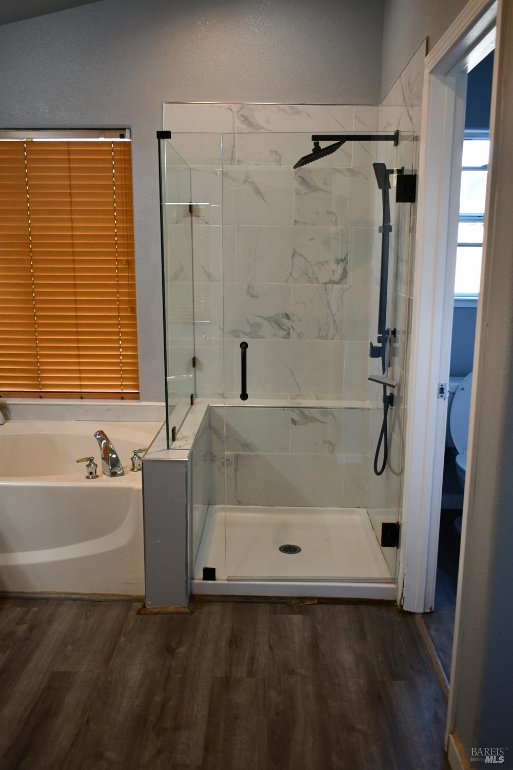 Detail Gallery Image 14 of 19 For 2630 Arrowhead Dr, Santa Rosa,  CA 95407 - 4 Beds | 3 Baths