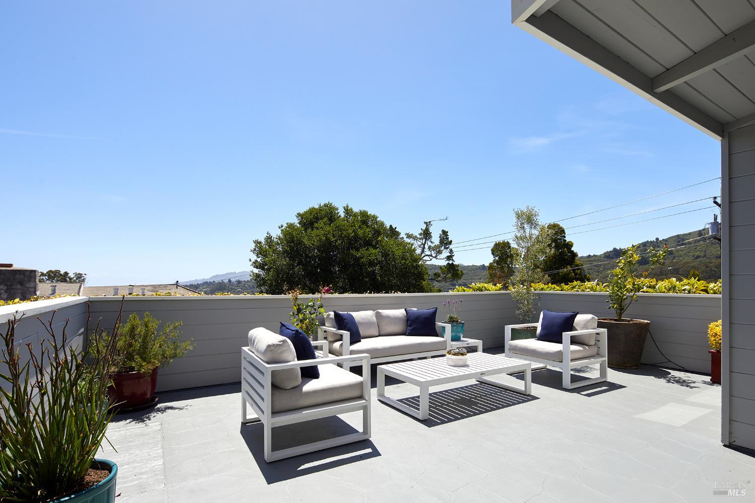Detail Gallery Image 6 of 42 For 64 Edgewood Ave, Mill Valley,  CA 94941 - 3 Beds | 2 Baths
