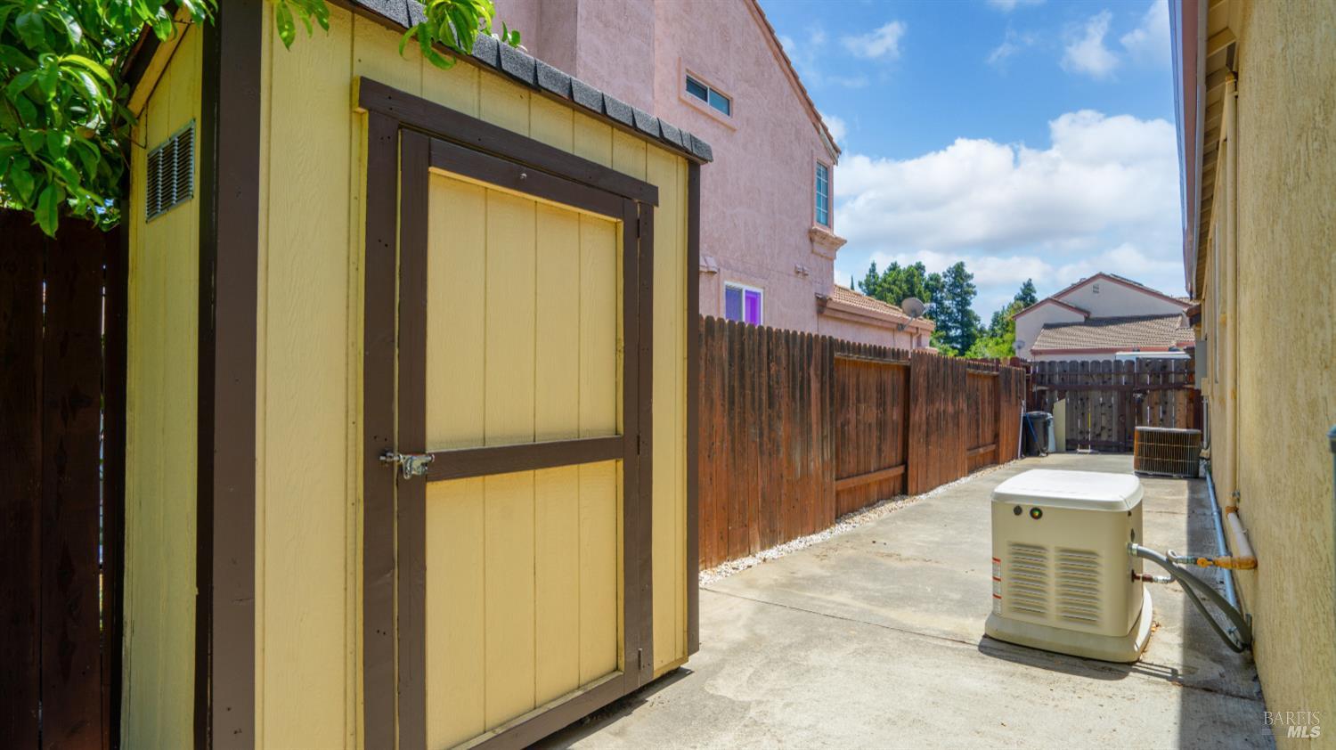 Detail Gallery Image 34 of 35 For 667 Laurelwood Cir, Vacaville,  CA 95687 - 3 Beds | 2 Baths