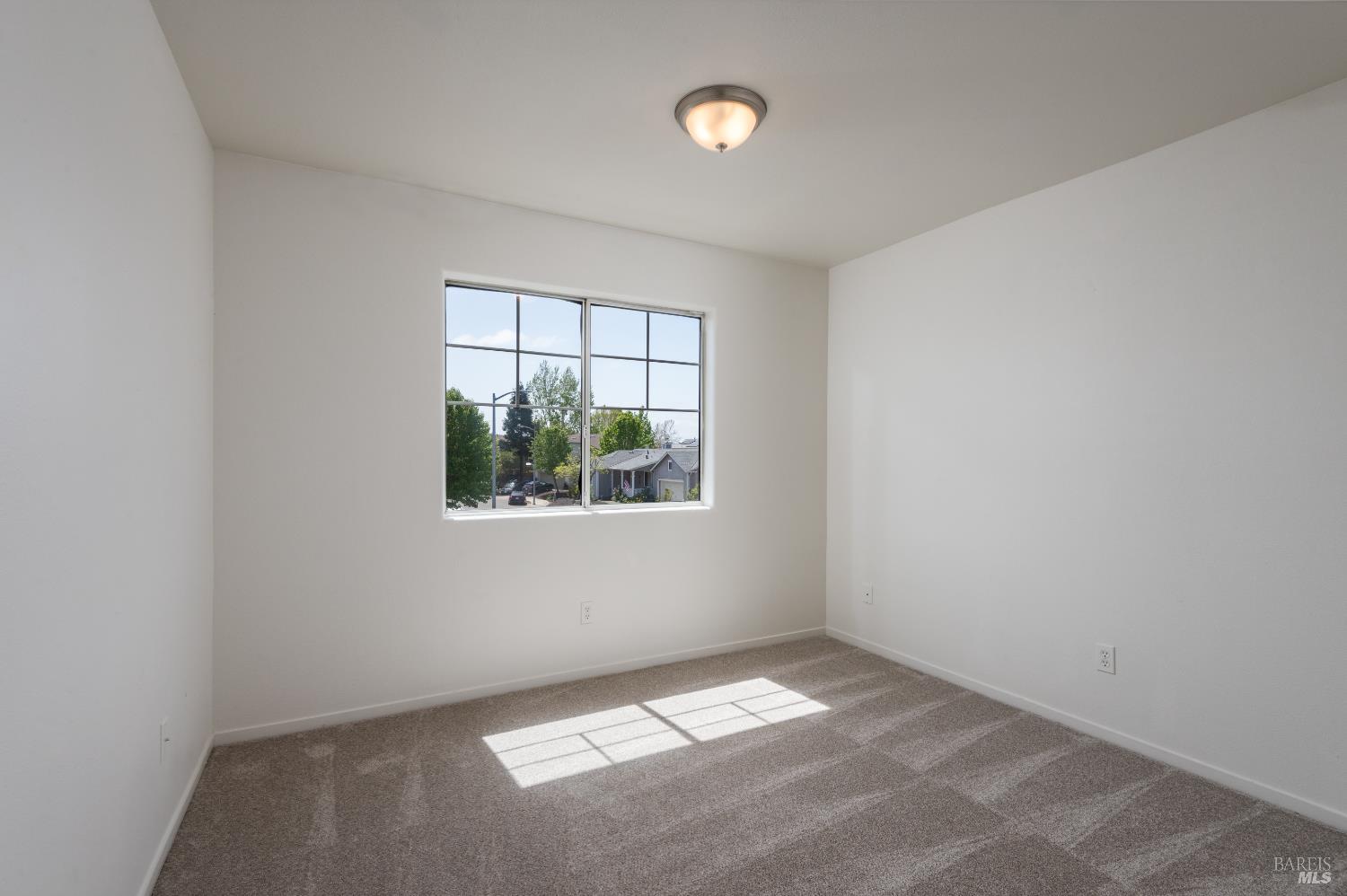 Detail Gallery Image 24 of 37 For 1931 Goldpan Way, Santa Rosa,  CA 95407 - 3 Beds | 2/1 Baths