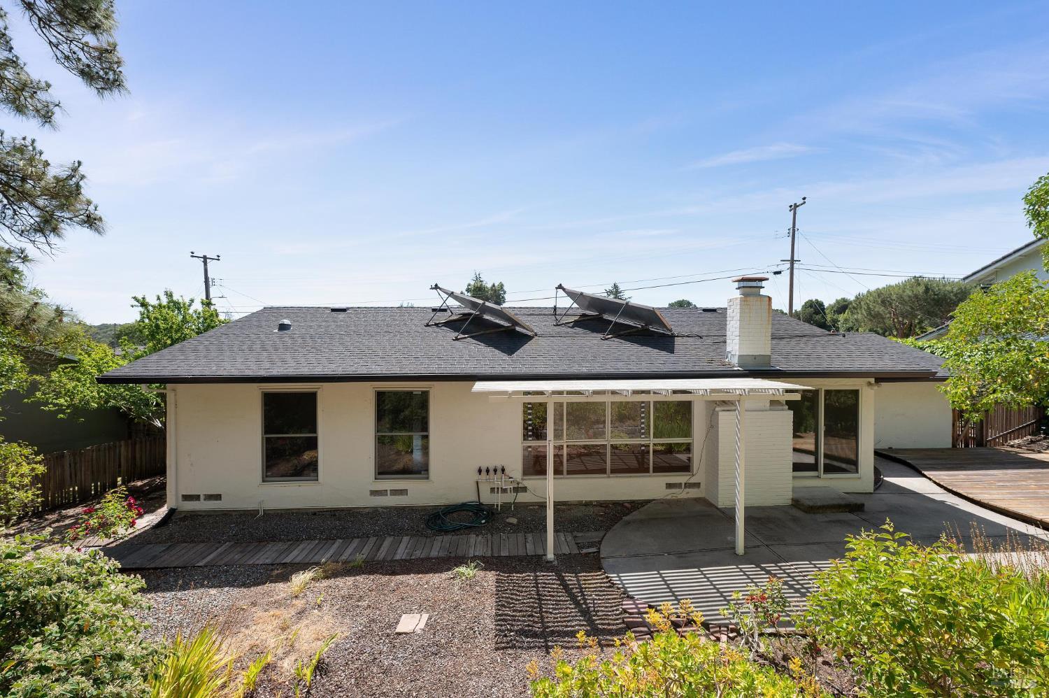 Detail Gallery Image 28 of 31 For 83 Twelveoak Hill Dr, San Rafael,  CA 94903 - 3 Beds | 2 Baths