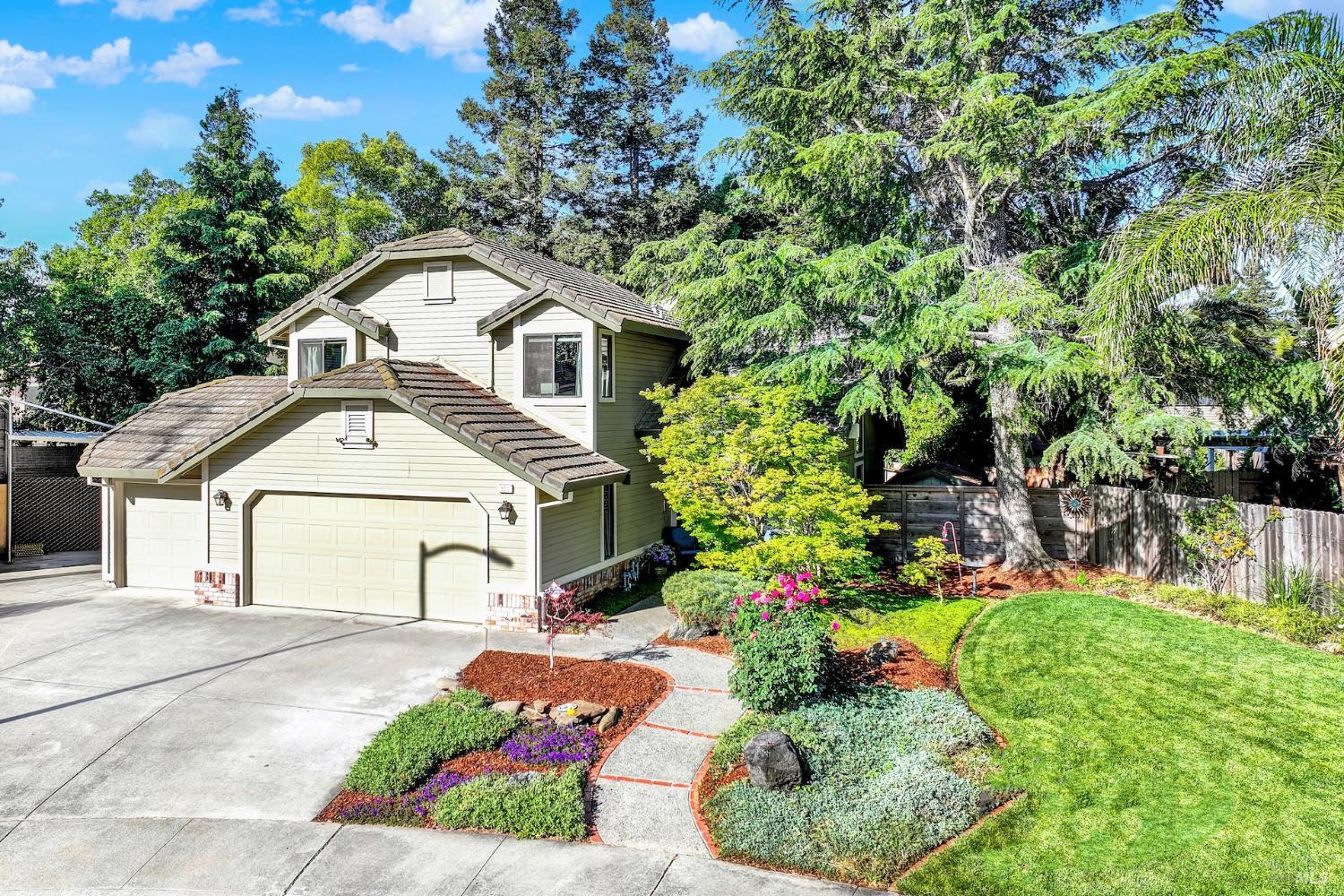 Detail Gallery Image 4 of 46 For 355 Holly Ct, Dixon,  CA 95620 - 3 Beds | 2/1 Baths