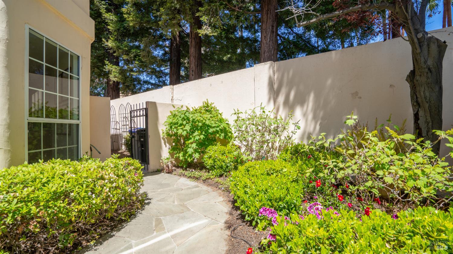 Detail Gallery Image 5 of 57 For 1205 Cuernavaca Circulo Unkn, Mountain View,  CA 94040 - 3 Beds | 3 Baths