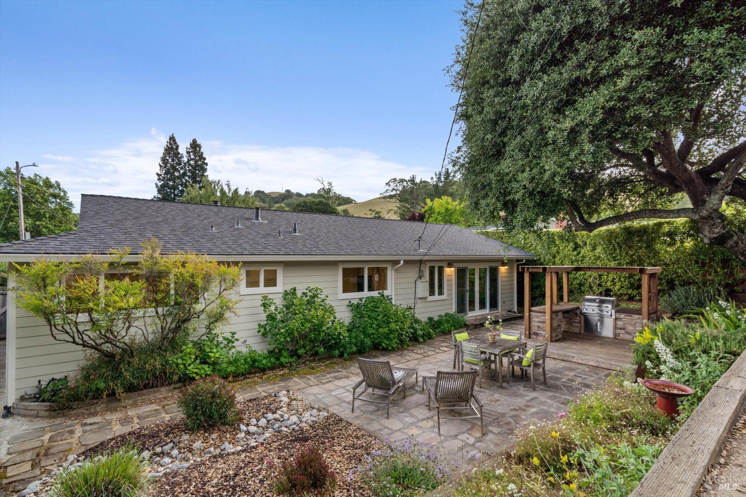 Detail Gallery Image 30 of 56 For 2700 Center Rd, Novato,  CA 94947 - 4 Beds | 3 Baths
