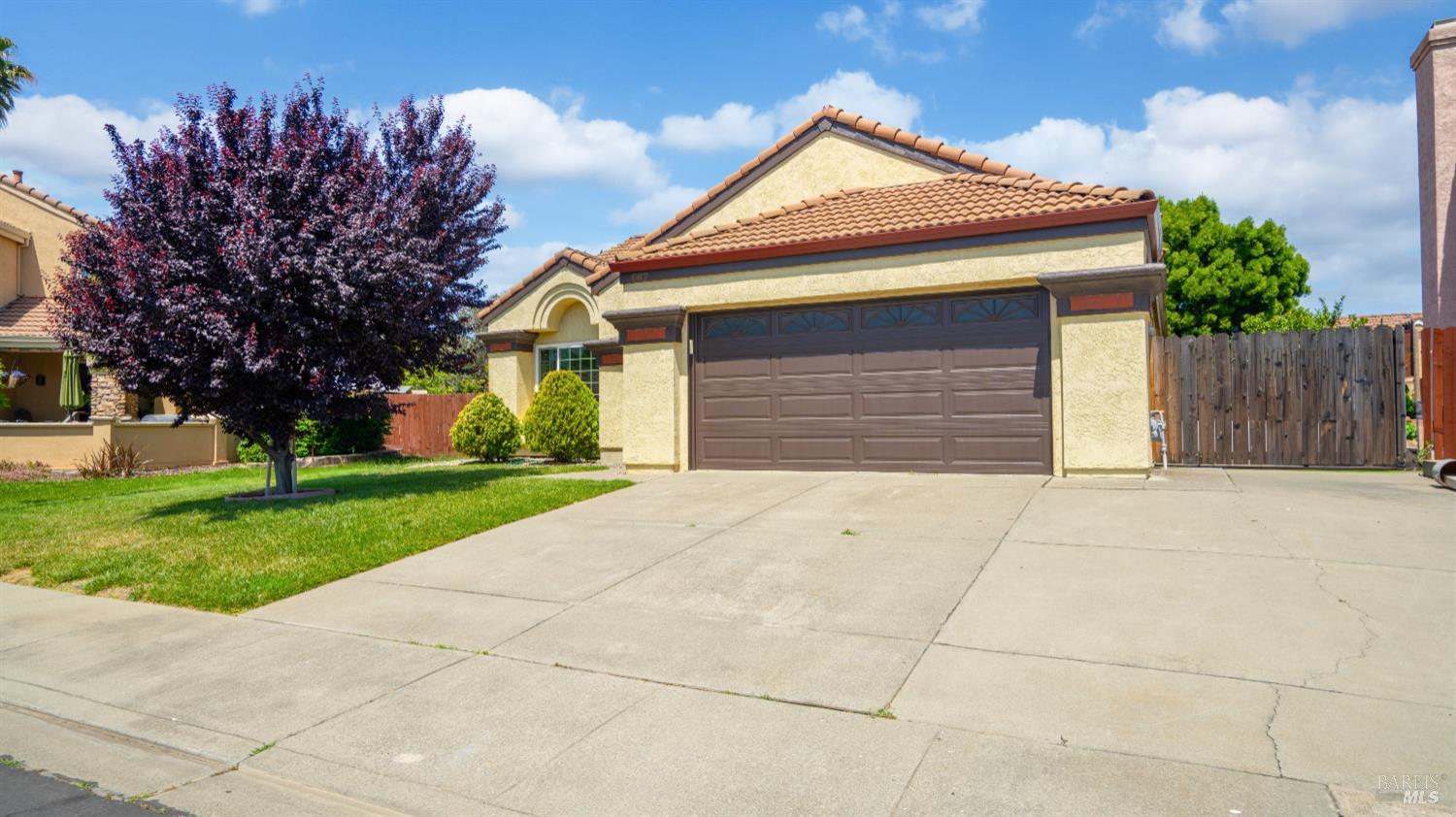 Detail Gallery Image 2 of 35 For 667 Laurelwood Cir, Vacaville,  CA 95687 - 3 Beds | 2 Baths