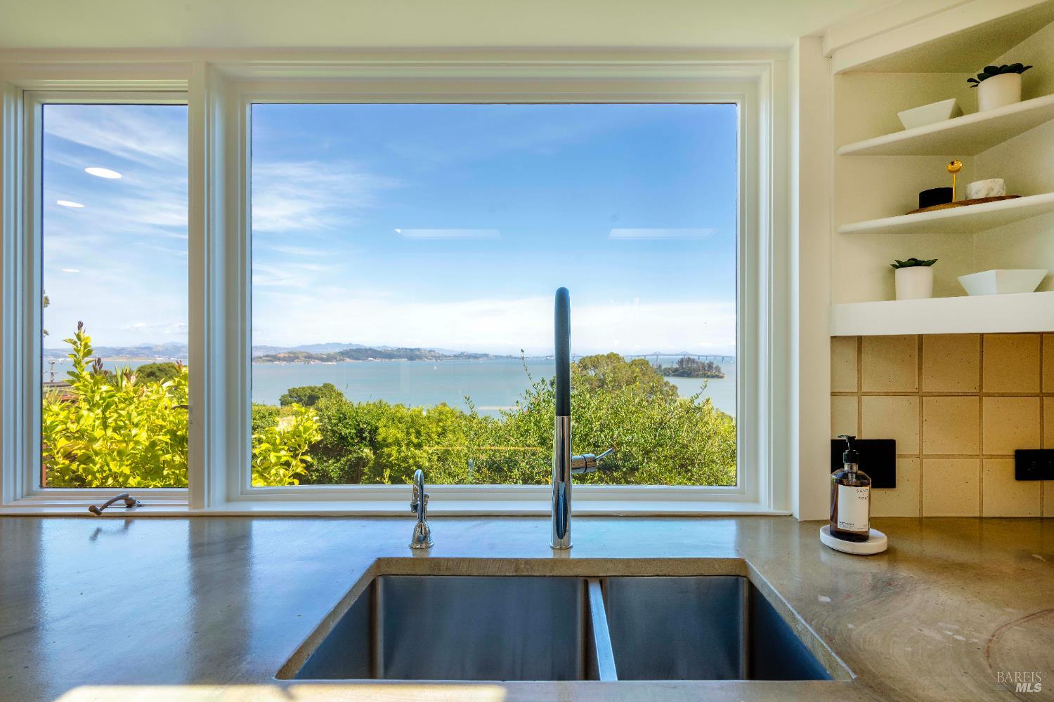 Detail Gallery Image 38 of 83 For 125 Bayview Dr, San Rafael,  CA 94901 - 2 Beds | 3/1 Baths