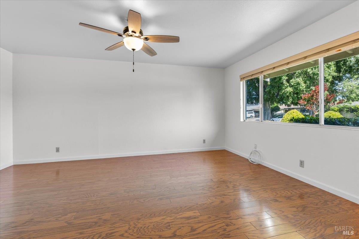 Detail Gallery Image 6 of 24 For 241 Camellia St, Fairfield,  CA 94533 - 3 Beds | 2 Baths