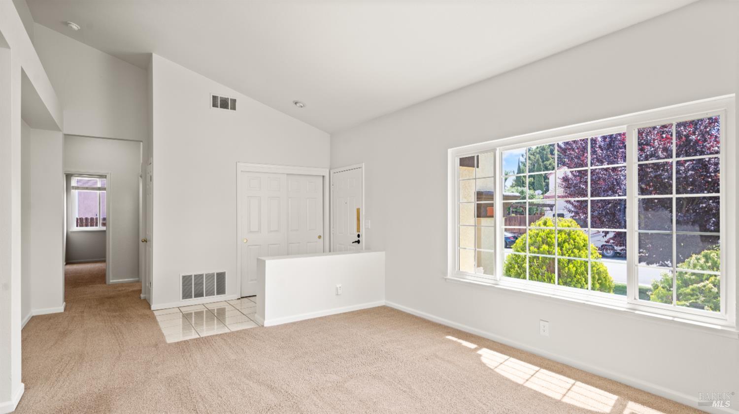 Detail Gallery Image 8 of 35 For 667 Laurelwood Cir, Vacaville,  CA 95687 - 3 Beds | 2 Baths
