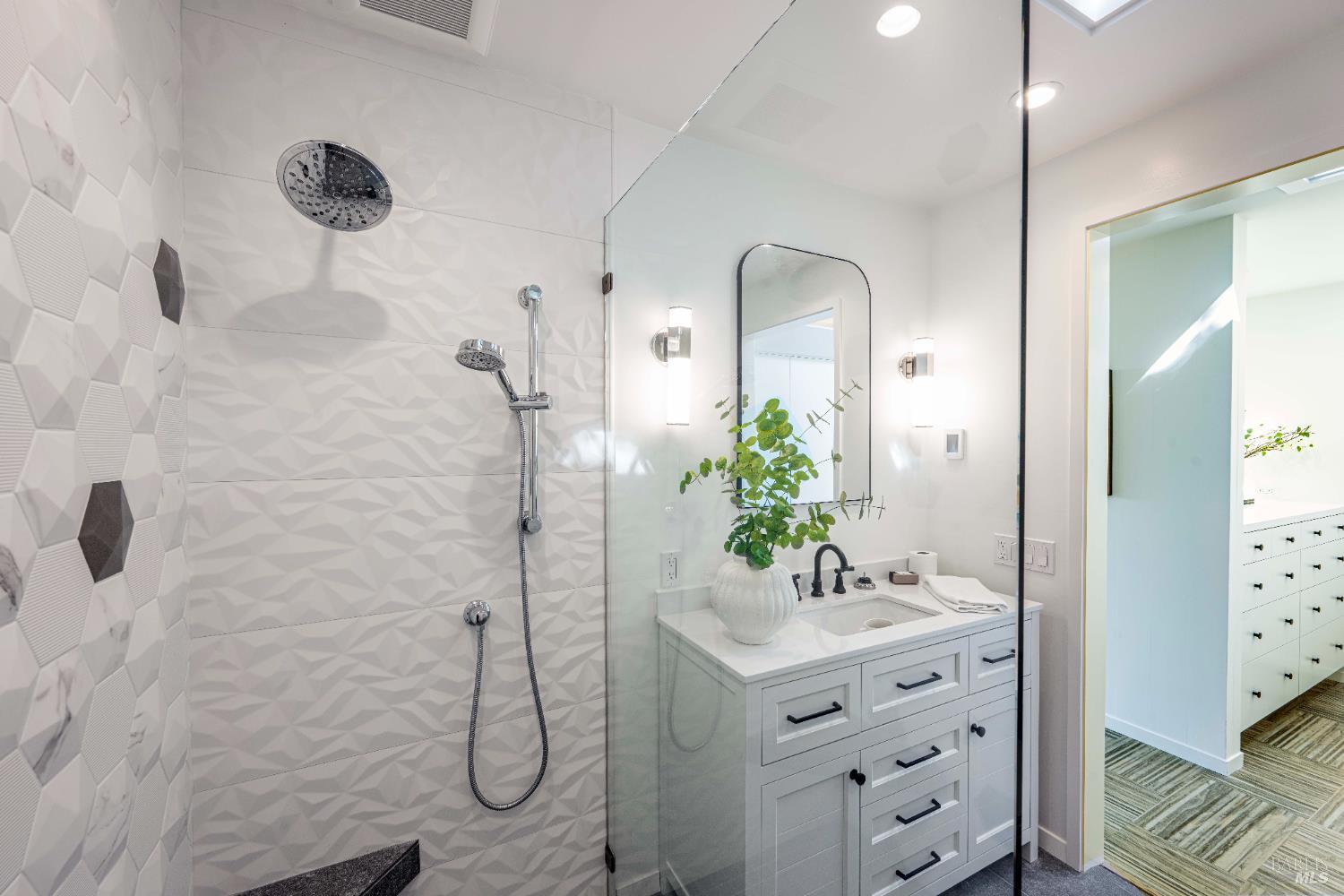 Detail Gallery Image 51 of 83 For 125 Bayview Dr, San Rafael,  CA 94901 - 2 Beds | 3/1 Baths