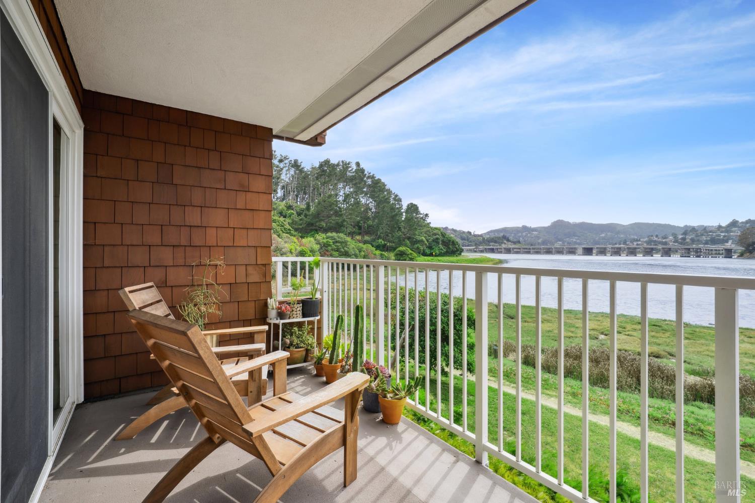 Detail Gallery Image 10 of 12 For 160 Seminary Dr 1e,  Mill Valley,  CA 94941 - 3 Beds | 2 Baths
