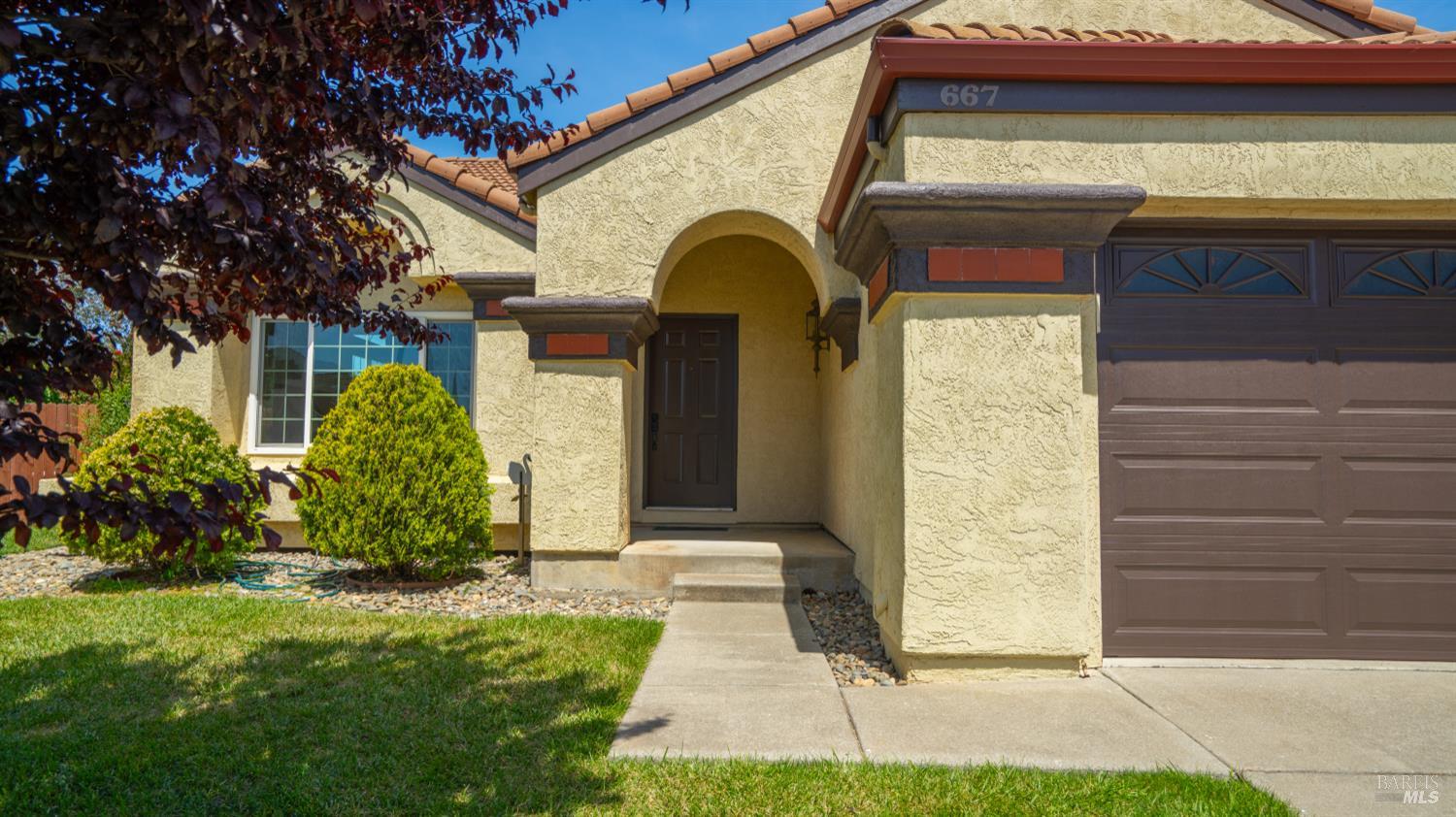 Detail Gallery Image 5 of 35 For 667 Laurelwood Cir, Vacaville,  CA 95687 - 3 Beds | 2 Baths