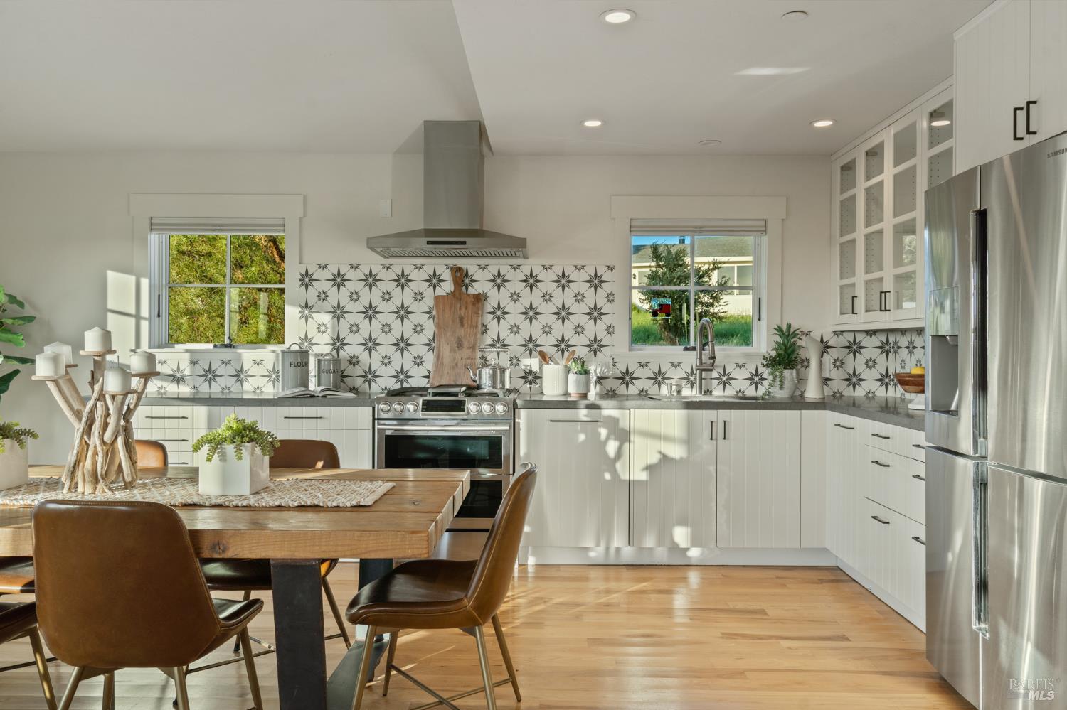Detail Gallery Image 9 of 79 For 5082 Lakeville Hwy, Petaluma,  CA 94954 - 5 Beds | 4 Baths