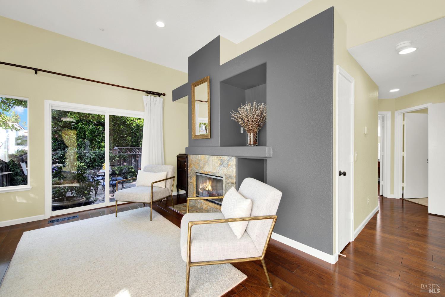 Detail Gallery Image 6 of 31 For 103 Trent Dr, Napa,  CA 94558 - 3 Beds | 2/1 Baths