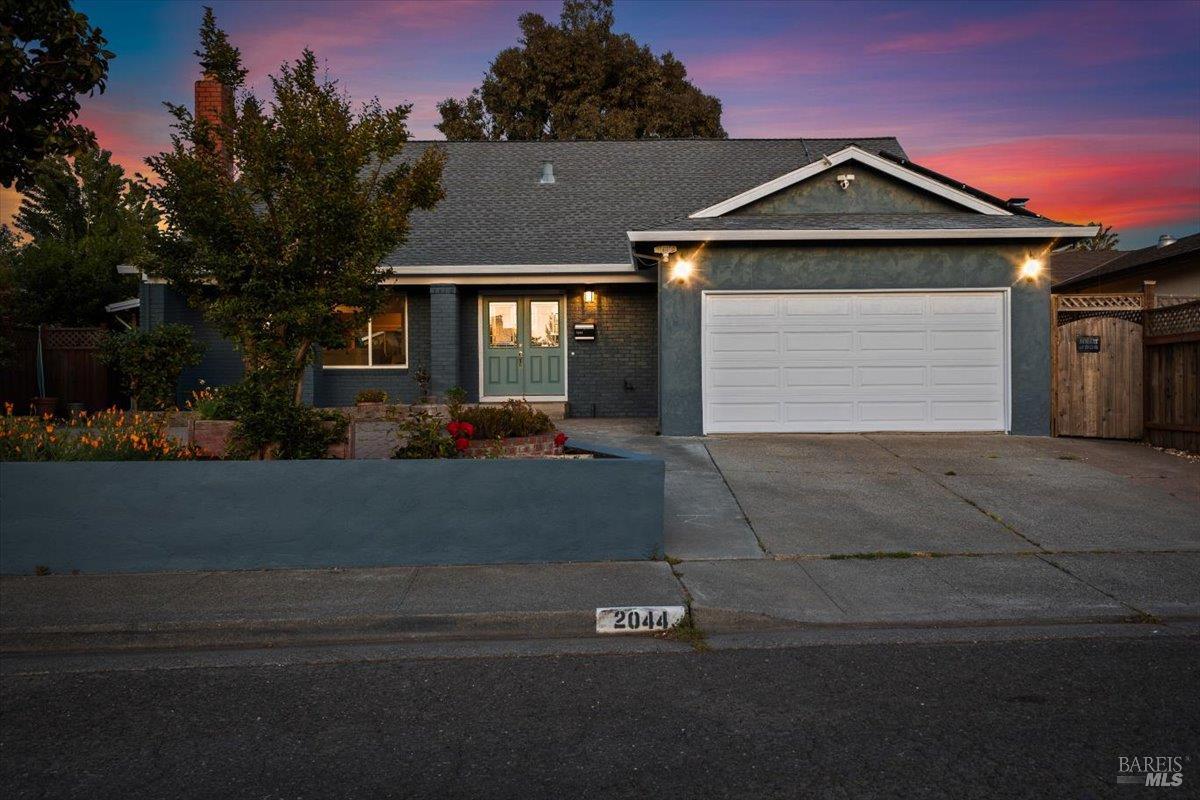 Detail Gallery Image 1 of 61 For 2044 Willow Dr, Petaluma,  CA 94954 - 4 Beds | 3 Baths