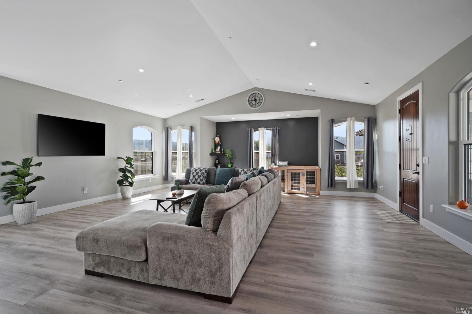 Detail Gallery Image 15 of 45 For 15350 Mustang Ct, Middletown,  CA 95461 - 3 Beds | 2 Baths