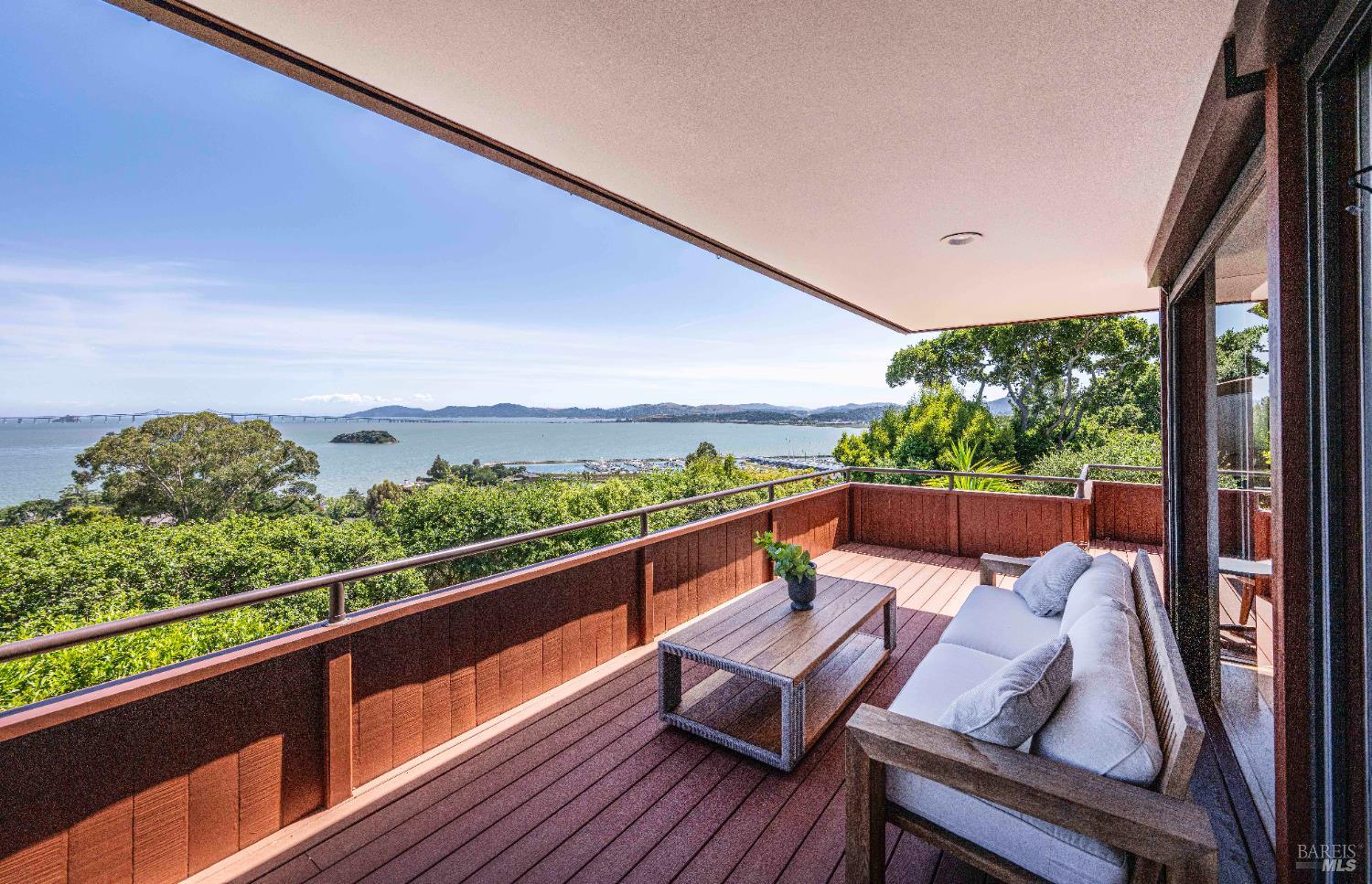 Detail Gallery Image 15 of 83 For 125 Bayview Dr, San Rafael,  CA 94901 - 2 Beds | 3/1 Baths