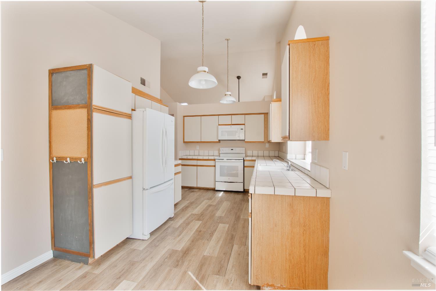 Detail Gallery Image 6 of 30 For 289 Longridge Dr, Vallejo,  CA 94591 - 3 Beds | 2 Baths