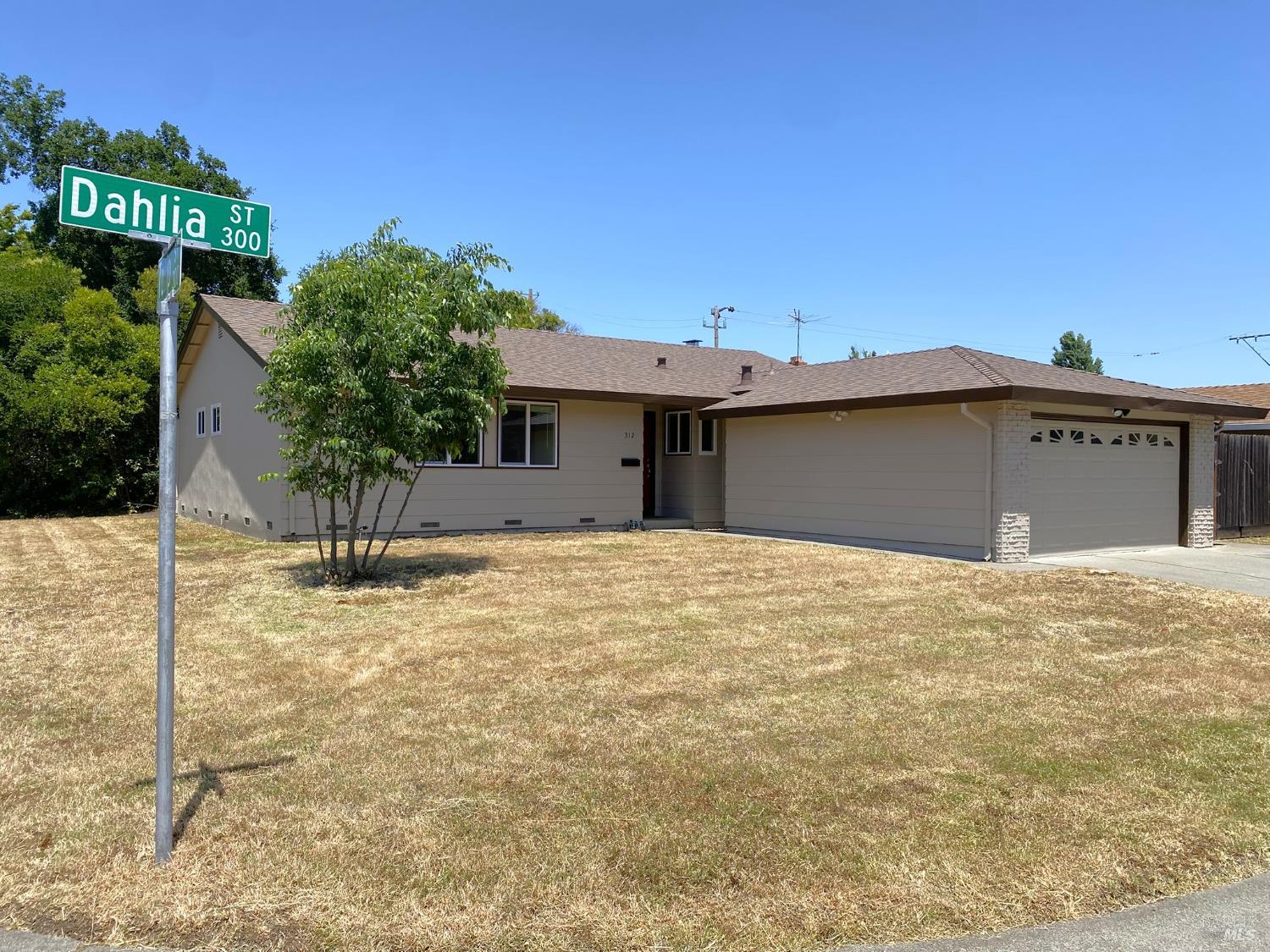 Detail Gallery Image 1 of 39 For 312 Dahlia St, Fairfield,  CA 94533 - 3 Beds | 2 Baths