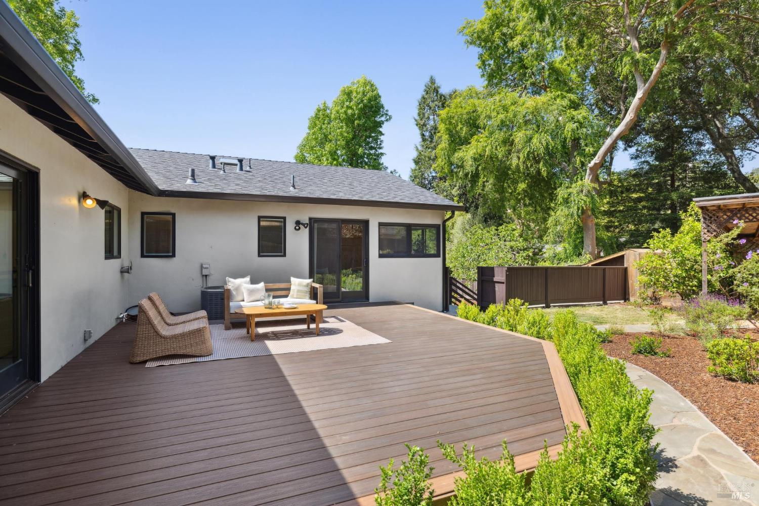 Detail Gallery Image 15 of 46 For 17 San Gabriel Dr, Fairfax,  CA 94930 - 4 Beds | 3 Baths