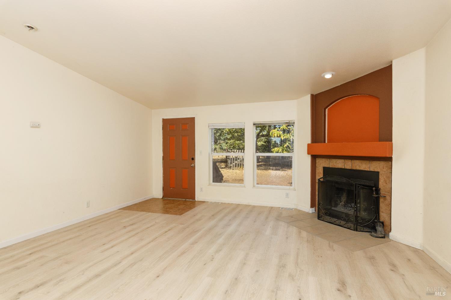 Detail Gallery Image 7 of 56 For 1409 W State Highway 20 Hwy, Upper Lake,  CA 95485 - 3 Beds | 2 Baths