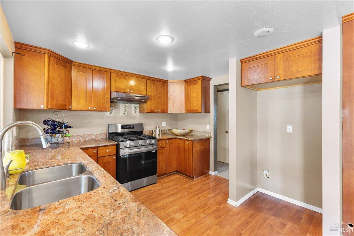 Detail Gallery Image 18 of 61 For 2044 Willow Dr, Petaluma,  CA 94954 - 4 Beds | 3 Baths