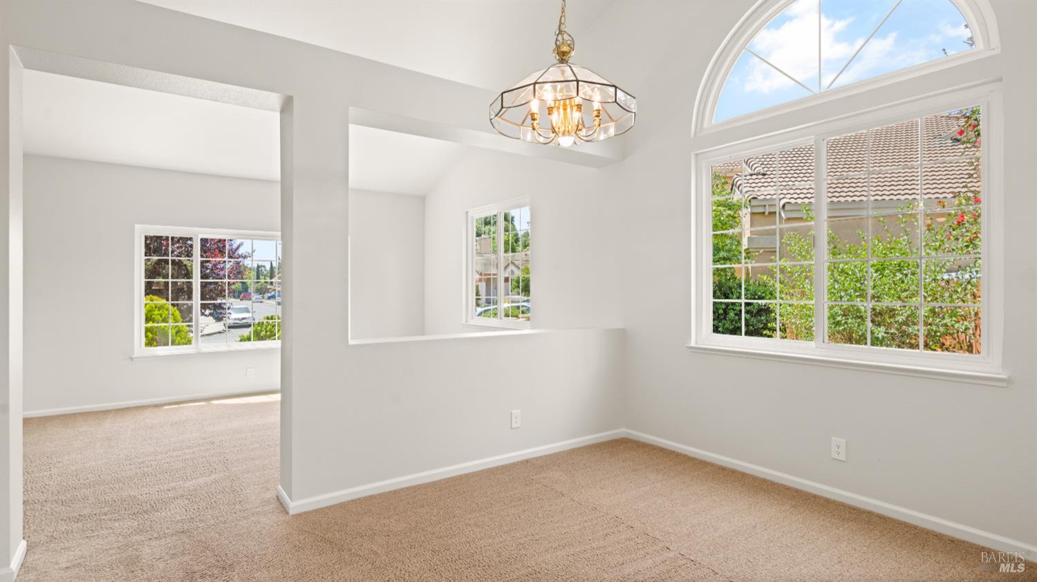 Detail Gallery Image 10 of 35 For 667 Laurelwood Cir, Vacaville,  CA 95687 - 3 Beds | 2 Baths