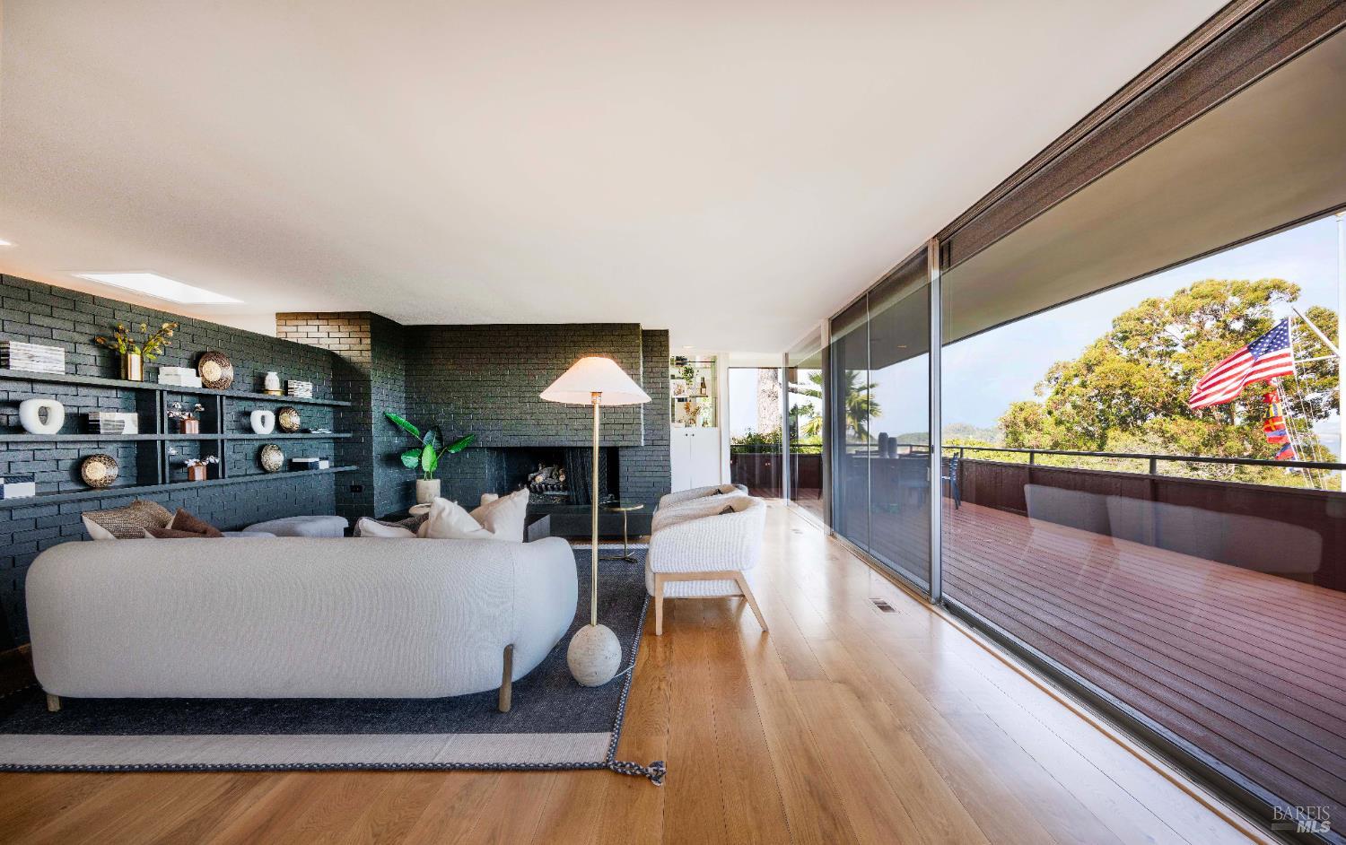 Detail Gallery Image 19 of 83 For 125 Bayview Dr, San Rafael,  CA 94901 - 2 Beds | 3/1 Baths