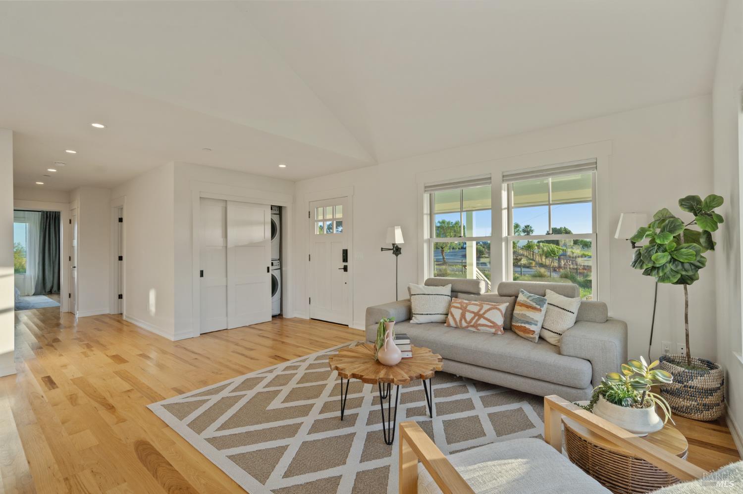 Detail Gallery Image 12 of 79 For 5082 Lakeville Hwy, Petaluma,  CA 94954 - 5 Beds | 4 Baths