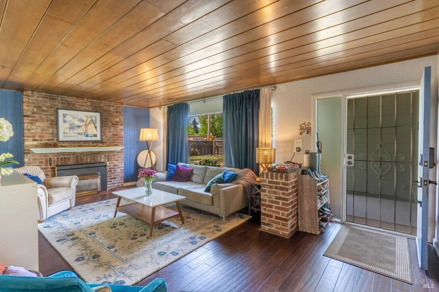 Detail Gallery Image 6 of 43 For 3120 Hermosa Dr, Napa,  CA 94558 - 4 Beds | 2 Baths