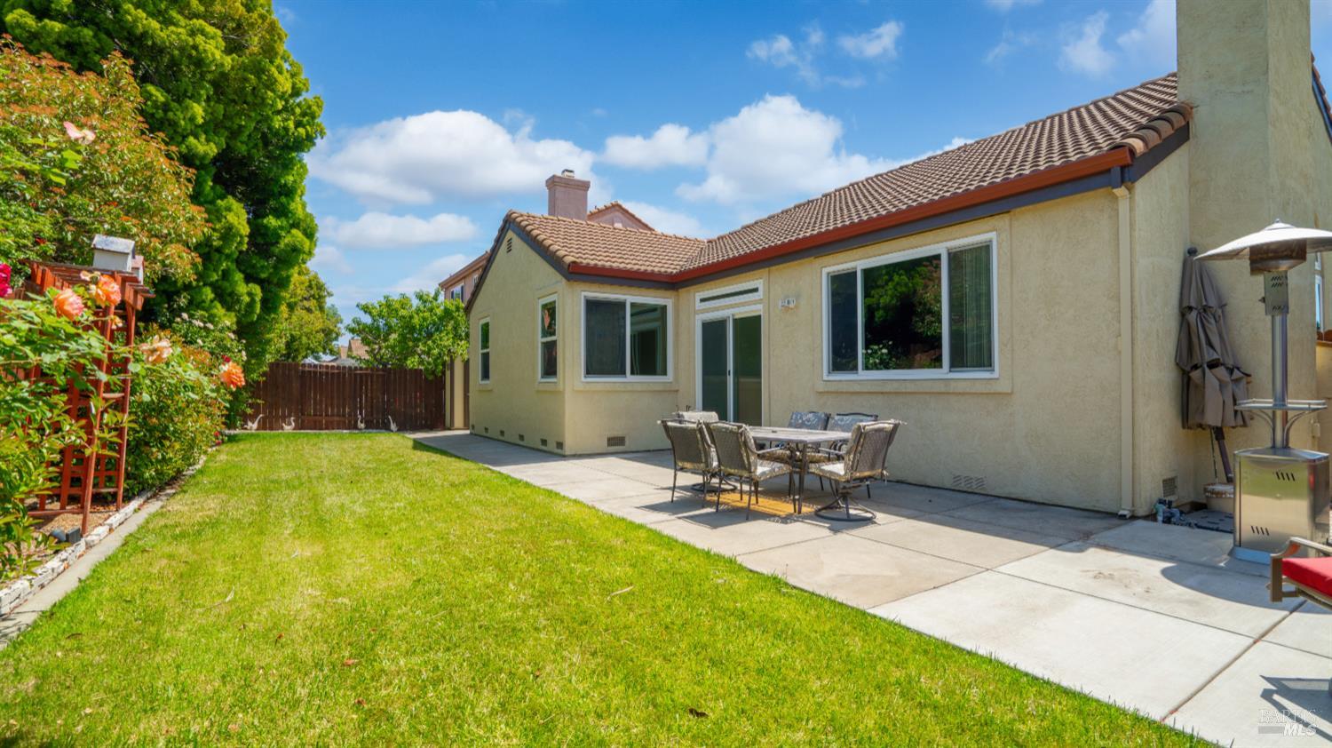 Detail Gallery Image 27 of 35 For 667 Laurelwood Cir, Vacaville,  CA 95687 - 3 Beds | 2 Baths