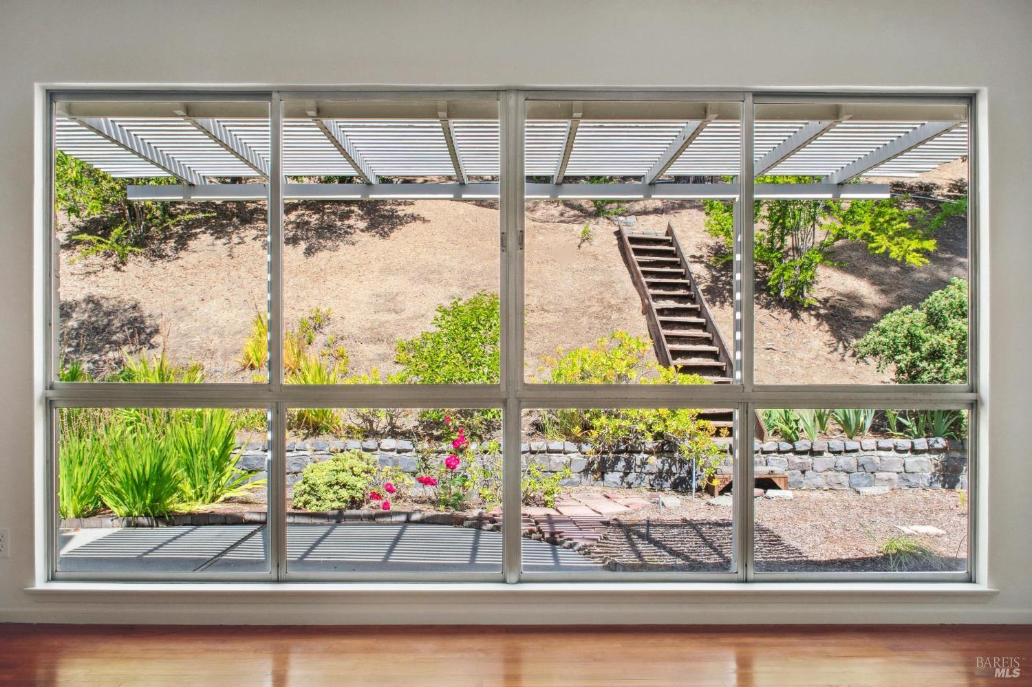 Detail Gallery Image 14 of 31 For 83 Twelveoak Hill Dr, San Rafael,  CA 94903 - 3 Beds | 2 Baths