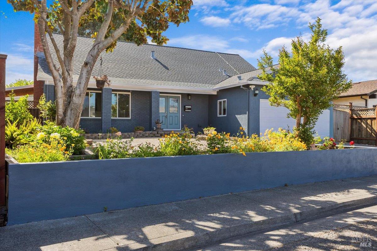 Detail Gallery Image 52 of 61 For 2044 Willow Dr, Petaluma,  CA 94954 - 4 Beds | 3 Baths