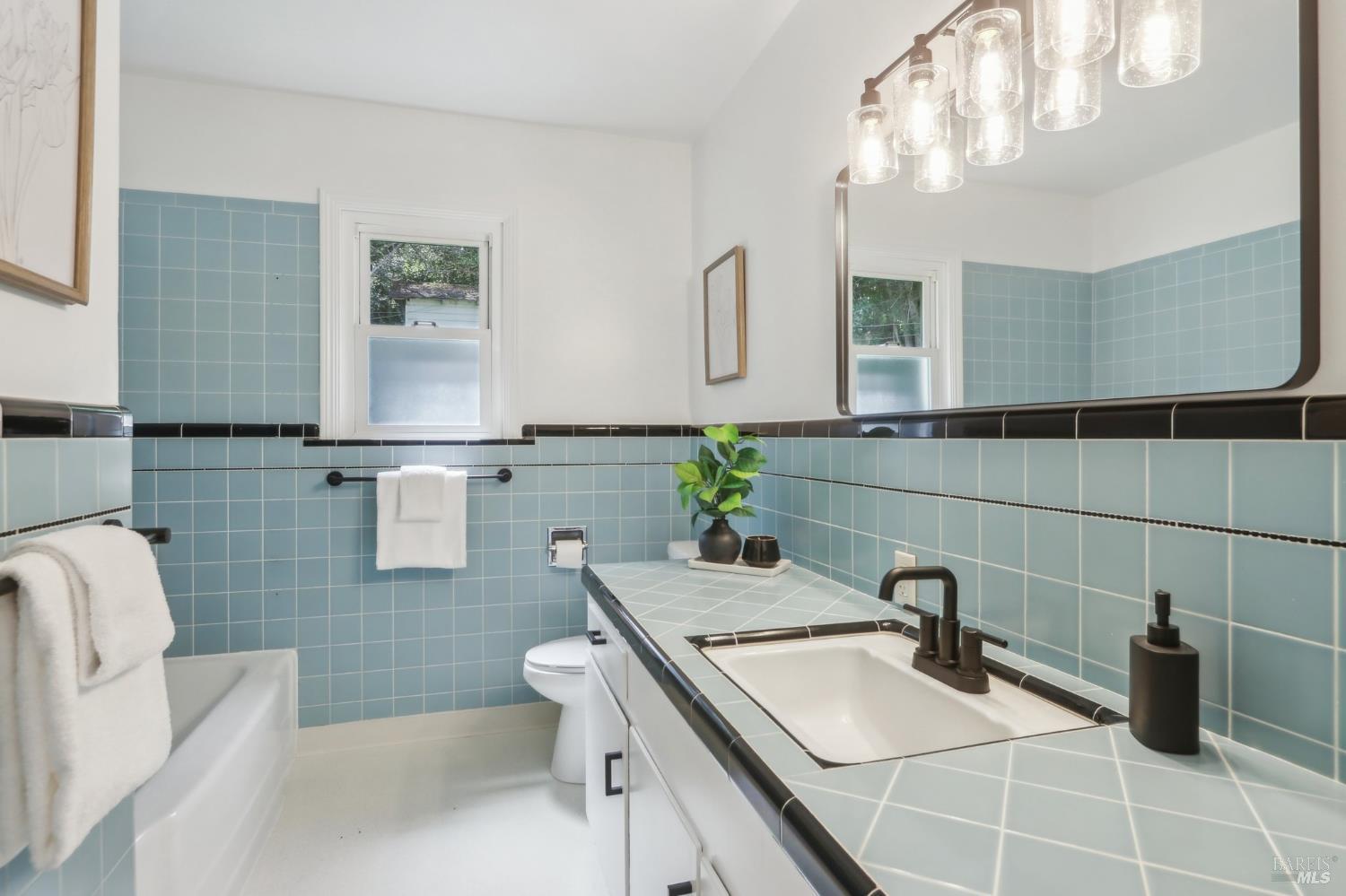 Detail Gallery Image 24 of 60 For 1400 High School Rd, Sebastopol,  CA 95472 - 3 Beds | 2 Baths