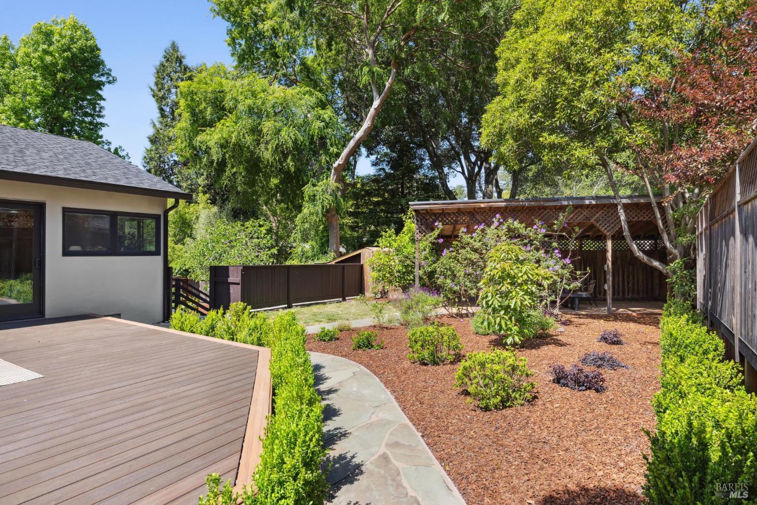 Detail Gallery Image 16 of 46 For 17 San Gabriel Dr, Fairfax,  CA 94930 - 4 Beds | 3 Baths