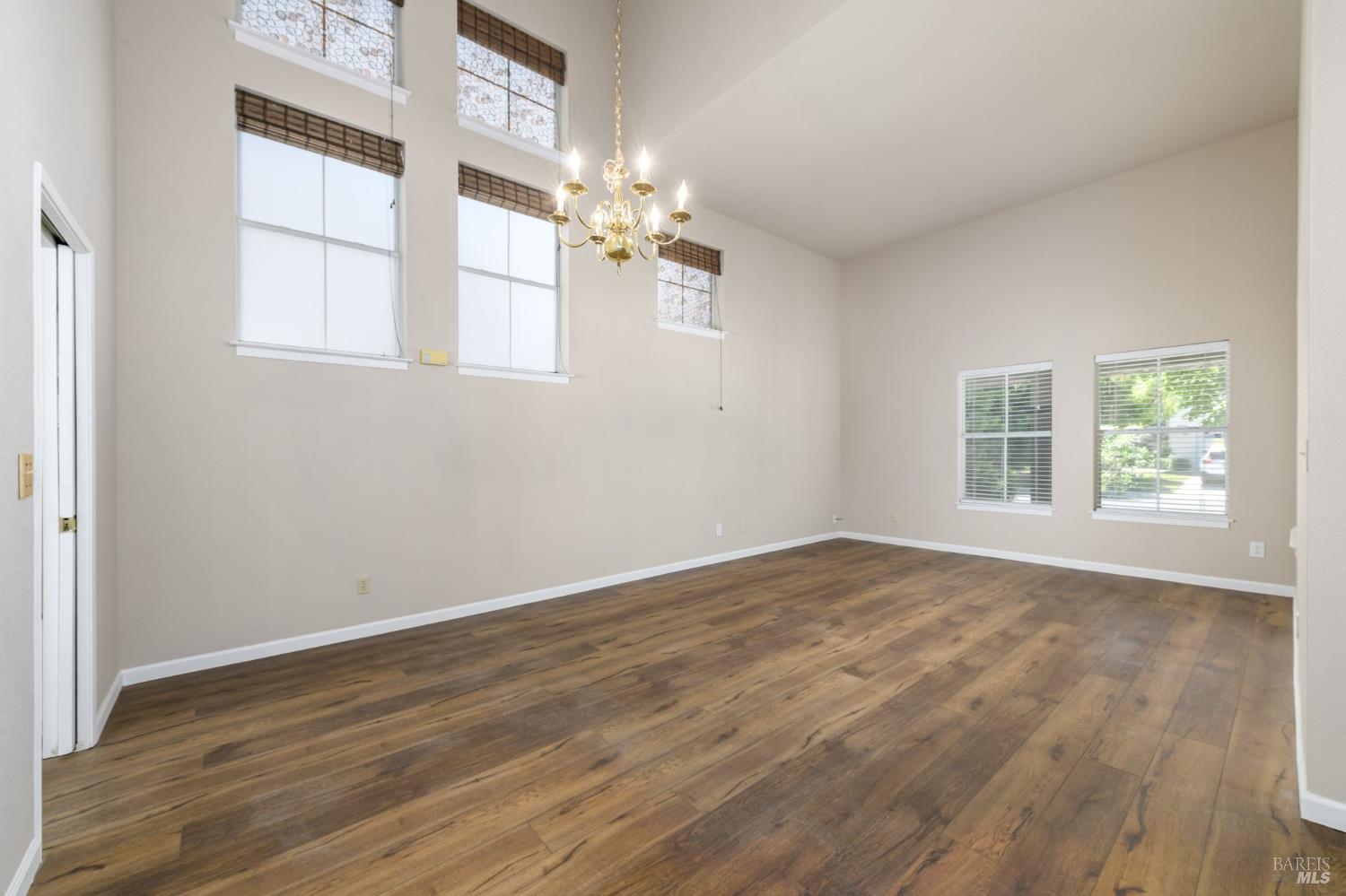 Detail Gallery Image 12 of 54 For 473 Stanford St, Vacaville,  CA 95687 - 4 Beds | 3 Baths