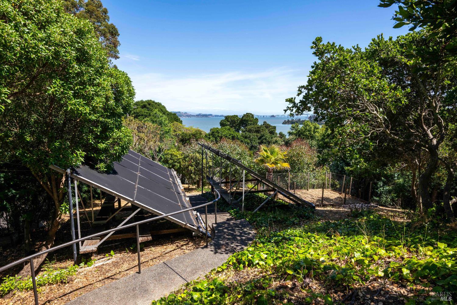 Detail Gallery Image 74 of 83 For 125 Bayview Dr, San Rafael,  CA 94901 - 2 Beds | 3/1 Baths