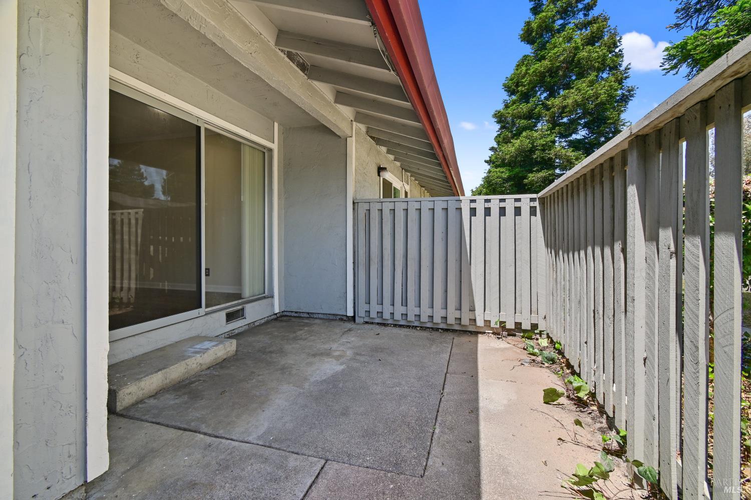 Detail Gallery Image 3 of 32 For 23 Villa Ct, Fairfield,  CA 94533 - 2 Beds | 1/1 Baths