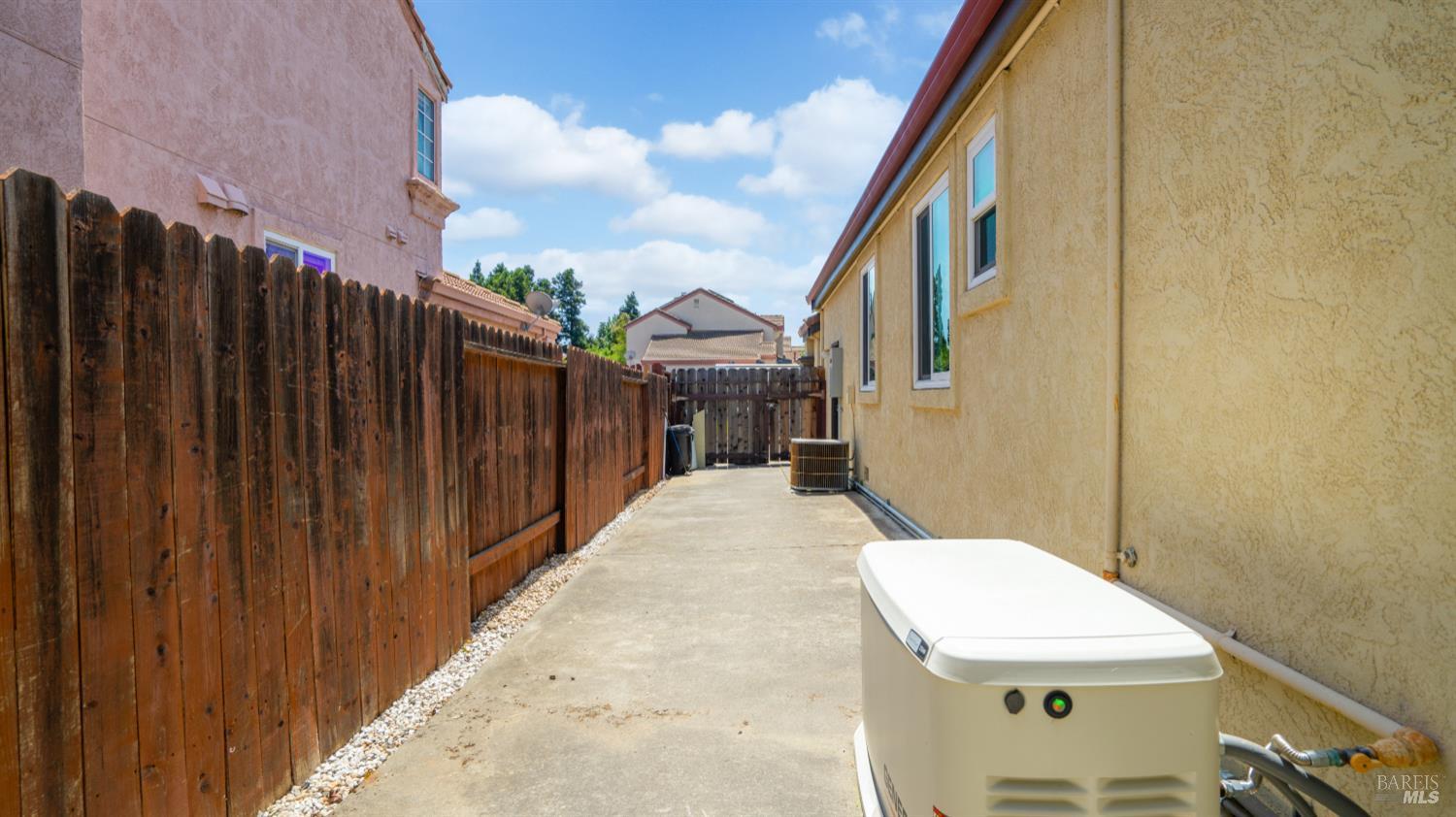 Detail Gallery Image 33 of 35 For 667 Laurelwood Cir, Vacaville,  CA 95687 - 3 Beds | 2 Baths