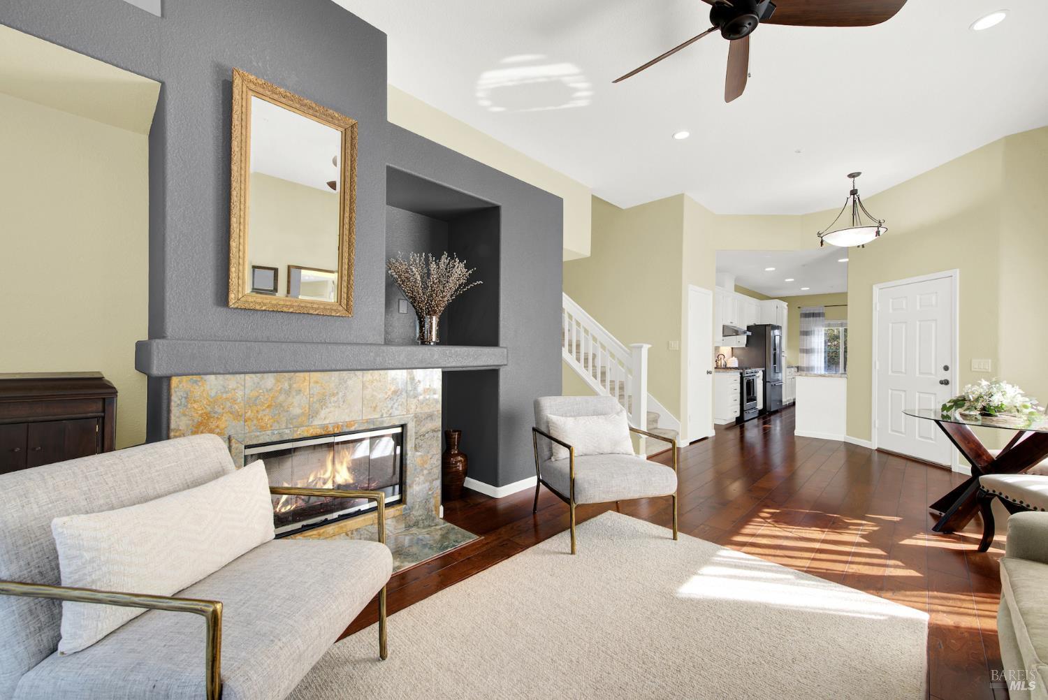 Detail Gallery Image 4 of 31 For 103 Trent Dr, Napa,  CA 94558 - 3 Beds | 2/1 Baths