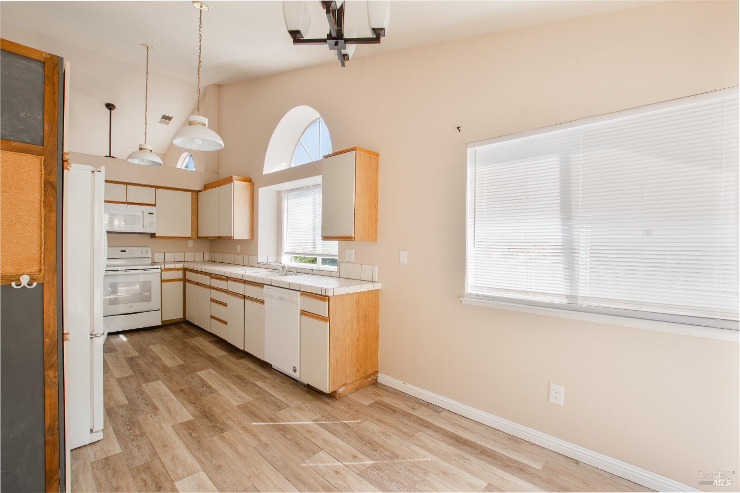 Detail Gallery Image 7 of 30 For 289 Longridge Dr, Vallejo,  CA 94591 - 3 Beds | 2 Baths