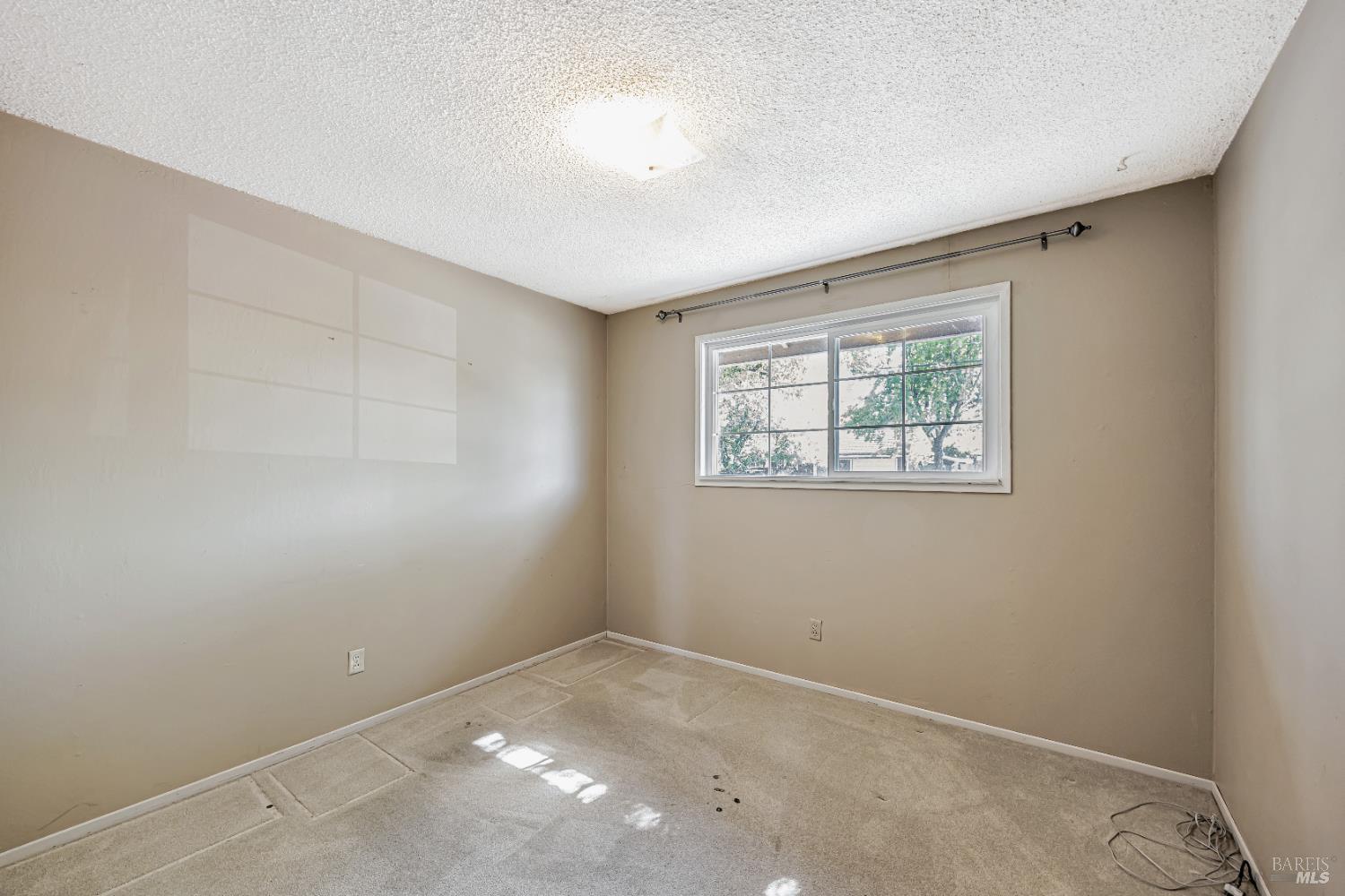 Detail Gallery Image 16 of 44 For 2711 Iroquois St, Santa Rosa,  CA 95403 - 3 Beds | 2 Baths