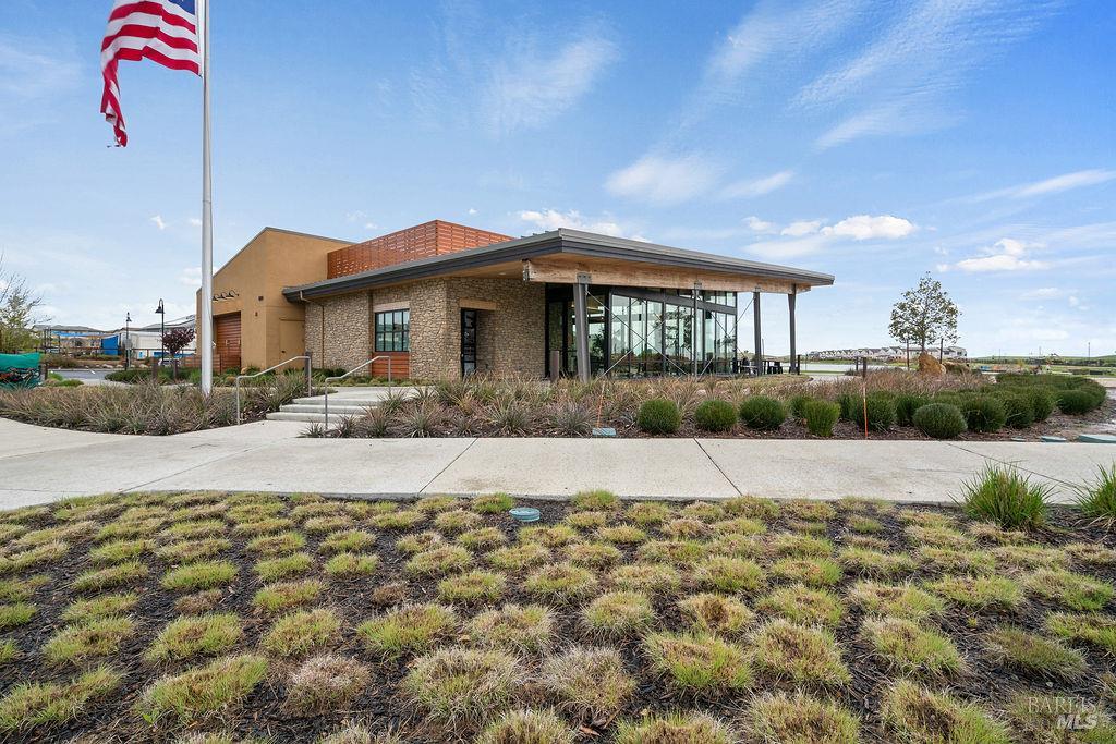 Detail Gallery Image 11 of 17 For 2451 Lake Club Dr, Fairfield,  CA 94533 - 4 Beds | 3/1 Baths